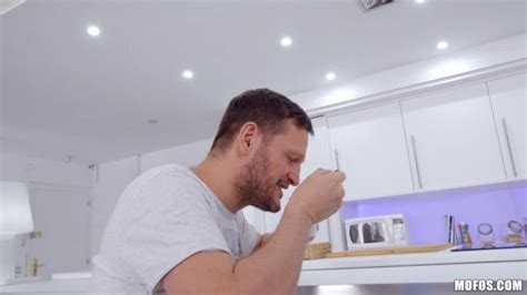 Mofos DontBreakMe Kitchen Cutie Blonde Rebecca Volpetti Sex Video Mofos