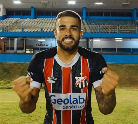 Zagueiro Titular Rescinde Contrato O An Polis Esporte Goiano