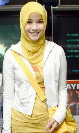 Artis Berhijab Indonesia - Kahaba - Angi