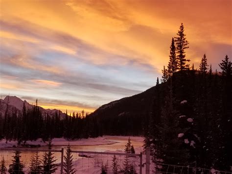 Sunrise in Banff National Park. : r/pics