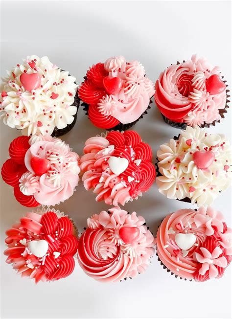 Cute Valentine S Day Cupcakes Pink Buttercream