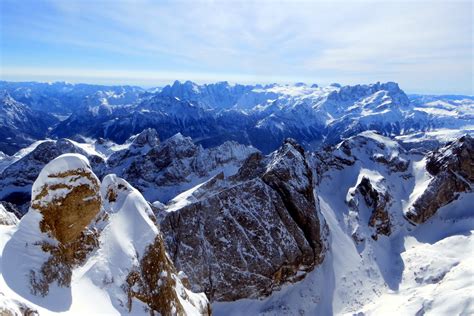 Sciare Sul Ghiacciaio Della Marmolada Montagna Di Viaggi