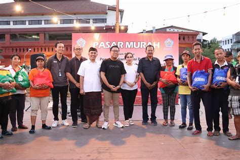 Pemkot Denpasar Gandeng Perumda Pasar Gelar Pasar Murah Dan Pembagian