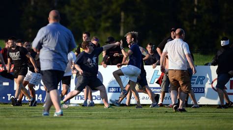 Eintracht Frankfurt 20 000 Euro Strafe Nach Fan Krawallen DER SPIEGEL