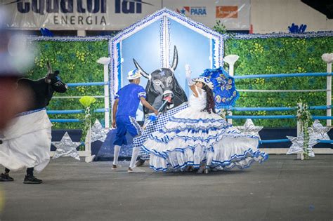 Festejo Junino Apresentações dos Bois bumbás atraem turistas na