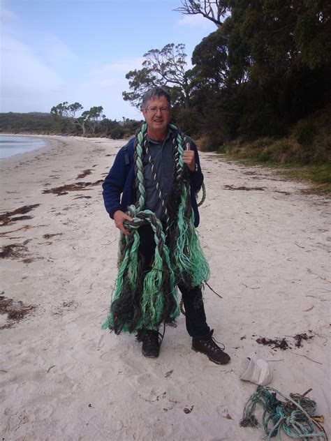Australian-report-backs-bag-bans-to-beat-marine-pollution | Plastics News