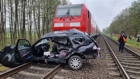 Neustadt Drei Junge Menschen Sterben An Bahn Bergang Ndr De