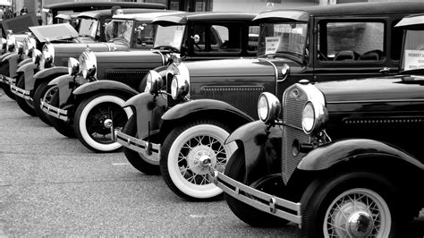 [100+] Black And White Vintage Car Wallpapers | Wallpapers.com