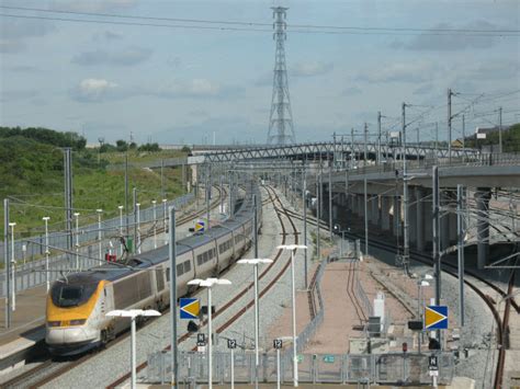 Eurostar At Ebbsfleet © Stephen Craven Cc By Sa20 Geograph Britain