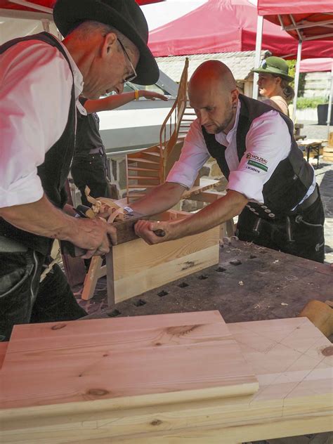 Alles Von Hand Wir Zeigen Das Traditionelle Zimmererhandwerk Im