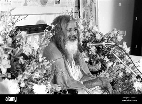 Maharishi mahesh yogi hi-res stock photography and images - Alamy