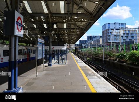 Tube Queens Park Hi Res Stock Photography And Images Alamy