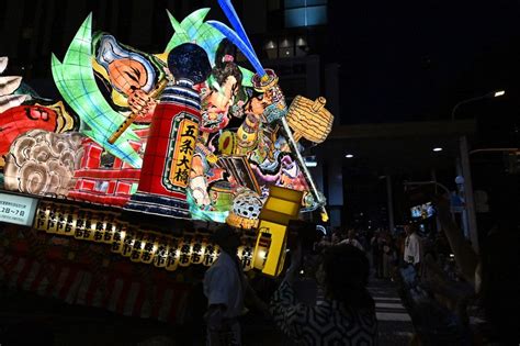 青森ねぶた祭、4年ぶり通常開催 「ラッセラー」跳人乱舞 写真特集118 毎日新聞