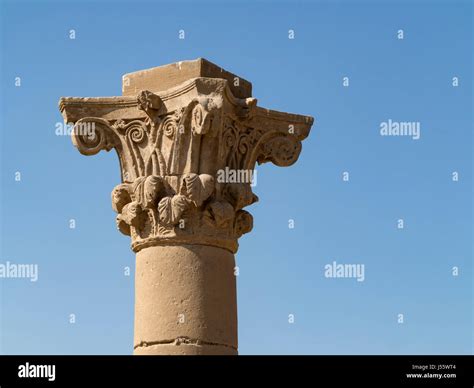 Hathor Pillar Egypt Fotos Und Bildmaterial In Hoher Aufl Sung Alamy