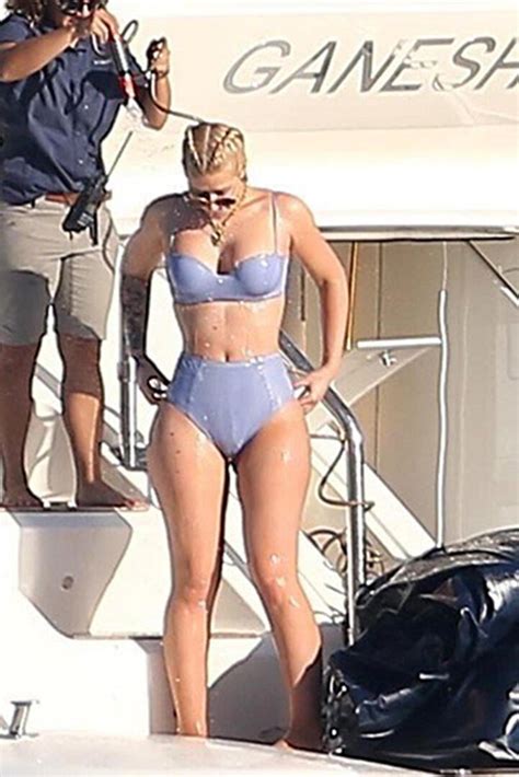 Iggy Azalea Luce Sus Curvas En Un Sexy Bikini Durante Sus Vacaciones En