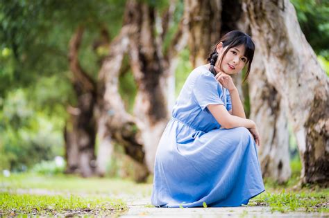 4K 5K 6K 7K Asian Bokeh Branches Hands Glance Brunette Girl