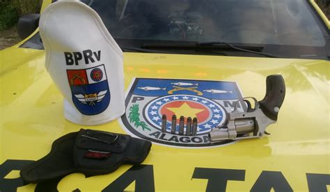 Blitz do BPRv flagra homem arma de fogo 7Segundos Maceió