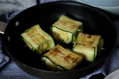 Zucchini Feta Päckchen Auf Feldsalat Rezept Auf Carry On Cooking