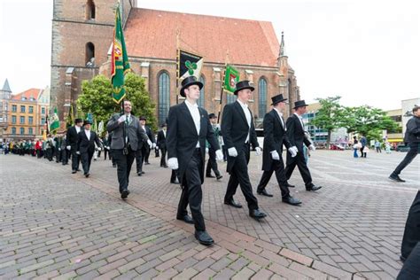 Marsch Zum Rathaus Sch Tzenfest Impressionen Vom Freitag