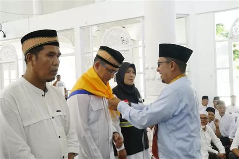 Lepas Keberangkatan Cjh Asal Tanah Datar Bupati Eka Putra Doakan