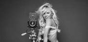 Pamela Anderson Toda Sensual Em Campanha De Lingerie Lilian Pacce