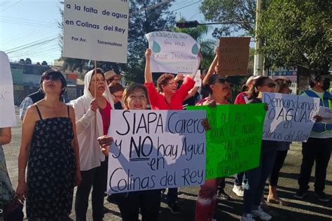 Por Falta De Agua En Sus Hogares Vecinos De Colinas Del Rey En