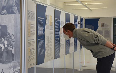 Ausstellung in der KZ Gedenkstätte Neuengamme Überlebt Und nun