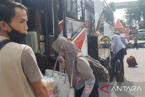 Penumpang Bus Akap Di Terminal Kampung Rambutan Melonjak Persen