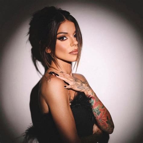 4 Hot Sexy Kodye Elyse Bikini Pics