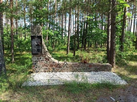 Złotowo Pomnik pomordowanych z okresu II wojny światowej Atrakcje