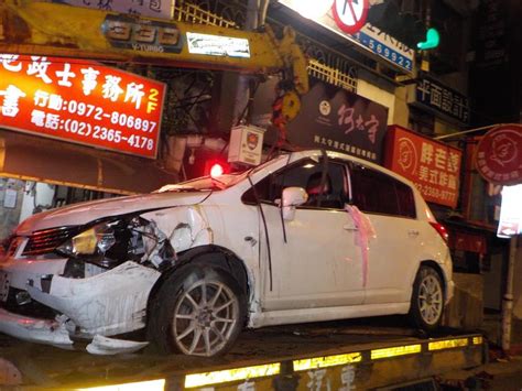 吃麻油雞後開車上路 她自撞翻車又被法辦