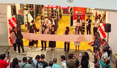 In Pictures Opening Of Uniqlos First Store In Mumbai