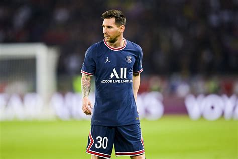 Lionel Messi suffers knock above left knee against Lyon – Get French ...