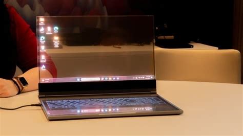 Bileğe takılan telefon akıllı yüzük şeffaf ekranlı laptop MWCye