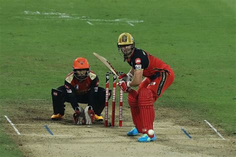 AB de Villiers keeps his eyes on the ball | ESPNcricinfo.com