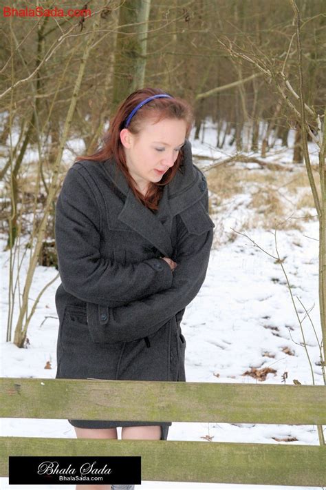 Smoking Hot Chick Opens Her Coat And Shows Her Nice Figure Photos