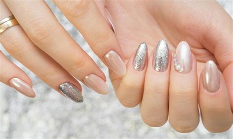 Jak wygląda manicure tytanowy