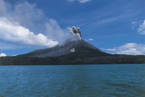 无人,横图,室外,白天,旅游,度假,火山,河流,美景,山,印度尼西亚,波纹,景观,流水,云,图像,娱乐,风景,天空,自然,享受,休闲,烟,景色 ...