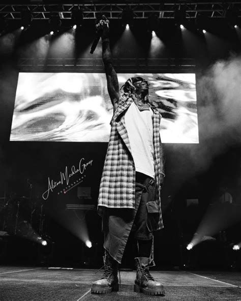 Lil Wayne Performs At Vystar Veterans Memorial Arena Pics