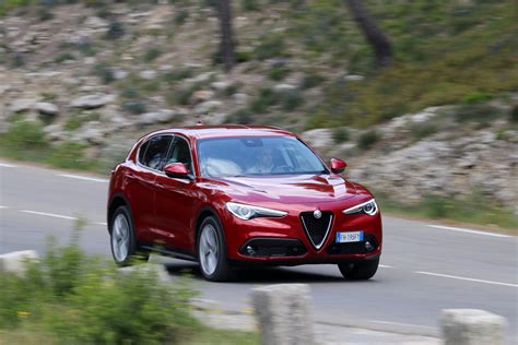 Alfa Romeo Stelvio Sur La Route Le Plus Sportif