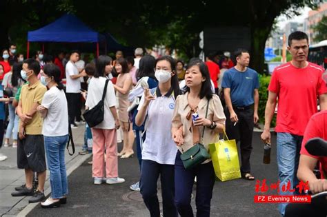 刚刚！福州三中、二中、屏东、教院附中门口刷屏了！