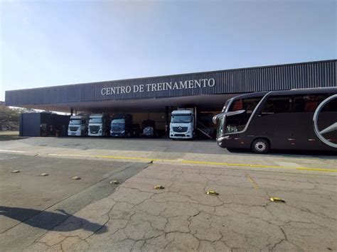 Focando Em Tecnologia Centro De Treinamento Da Mercedes Benz Em