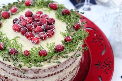 Five Minute Style Naked Gingerbread Wreath Cake