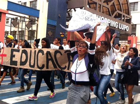 G1 Estudantes da rede pública protestam em passeata pelas ruas de