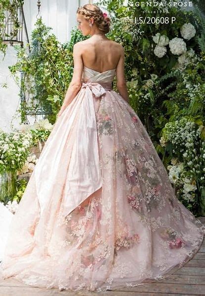 Pin By Viviana On Materiaindiventare Gowns Of Elegance Clothes