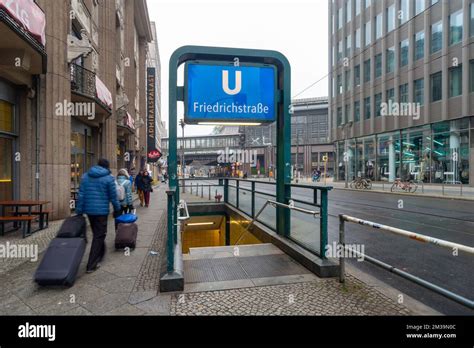 U Bahn Eingang Friedrichstra E F R U Bahn Schnellbahnsystem Berlin