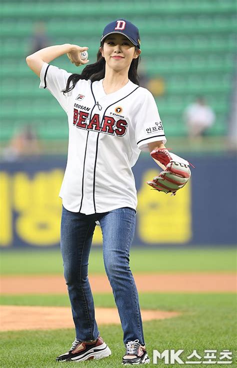 박연경 아나운서 돋보이는 청순 시구 Mk포토 네이트 스포츠