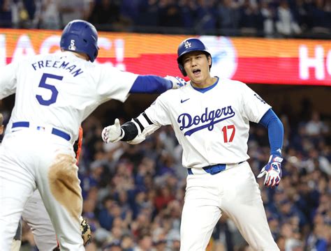 大谷翔平がドジャースで初本塁打 開幕9戦目、41打席目でようやく出た！同僚から手荒い祝福も スポーツ報知