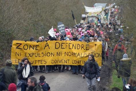 Notre Dame des Landes des milliers d opposants sur la ZAD pour fêter