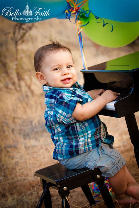 1st birthday boy photo shoot. Omg. I would love this for Eli and he ...